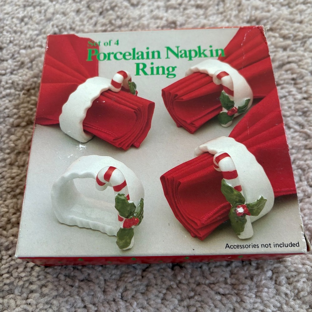 Vintage Set of 4 Porcelain Napkin Rings Candy Cane Holly Holiday Table‎ Decor